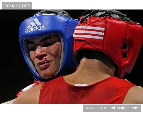 拳击场上的温情瞬间:对手拥抱泪洒全场 拳击场上的温情瞬间:对手拥抱泪洒全场