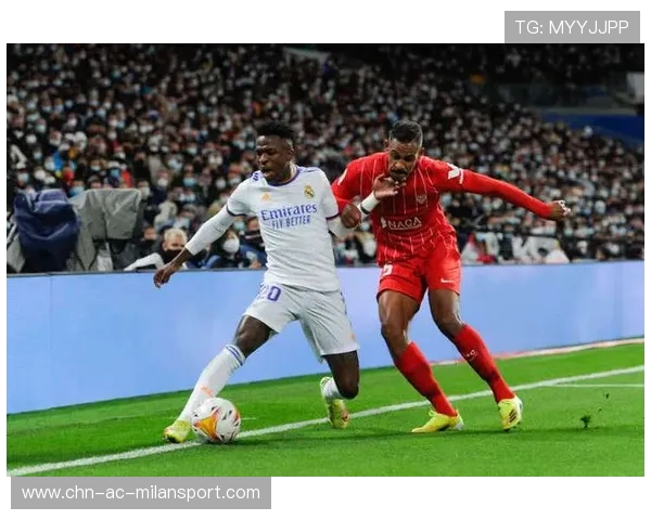 维尼修斯禁区内凌空抽射得分