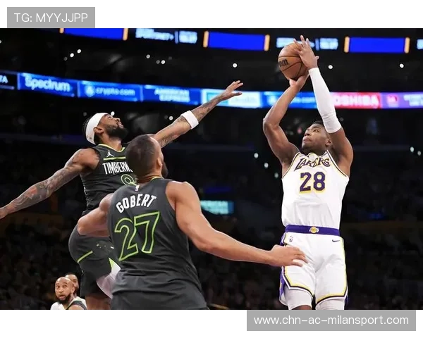 八村塁篮下补篮助攻,湖人锋线稳健输出,助力球队再创新高 八村塁篮下补篮助攻,湖人锋线稳健输出,助力球队再创新高