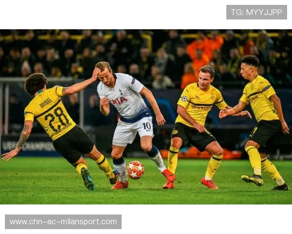 凯恩停球刺入禁区制造巨大混乱,热刺前场势头再起 凯恩停球刺入禁区制造巨大混乱,热刺前场势头再起